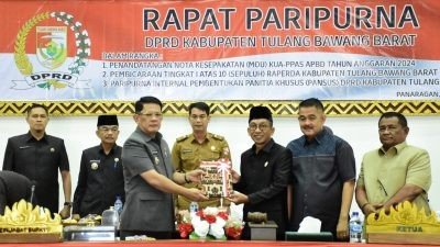 Pj Bupati Tubaba Hadiri Rapat Paripurna DPRD, Bahas 2 Agenda Ini