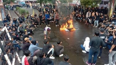 Tolak Revisi RTRW, Unjuk Rasa PMII Jember di Gedung DPRD Satu Mahasiswa Terluka