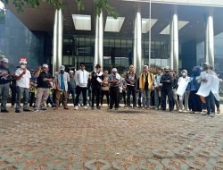 KPK RI Digeruduk Puluhan Massa Terkait Kasus Korupsi di Kabupaten Bangkalan