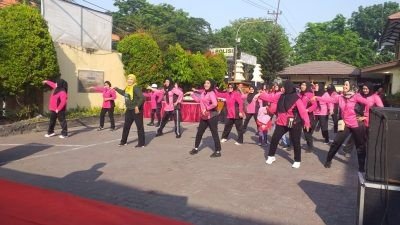 Bhayangkari Polsek Dukuh Pakis Surabaya Olahraga Bersama Dalam Rangka HKGB ke-71