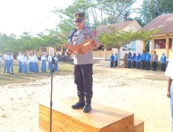 Kanit Binkamsa Sat Binmas Polres Tubaba Jadi Pembina Upacara di SMAN 3 Tumijajar
