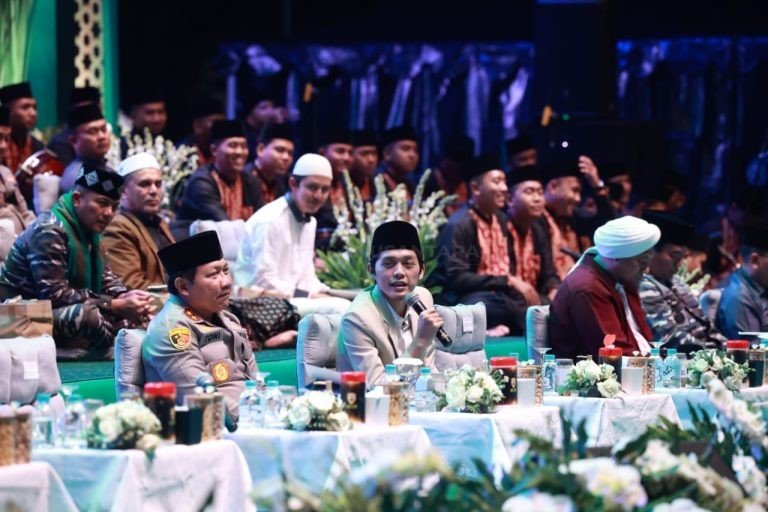 Pengasuh Pondok Pesantren Mambaul Hikam II