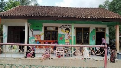 52 Tahun Tanpa Tersentuh Bantuan, Tembok Sekolah TK di Banjarnegara Mengalami Retak-retak