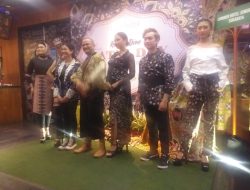 Luminor Hotel Jemursari Surabaya Gandeng Embran Nawawi Suguhkan Cupcake Batik dan Trunk Show Batik Motif Kuno Majapahit