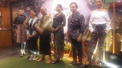 Luminor Hotel Jemursari Surabaya Gandeng Embran Nawawi Suguhkan Cupcake Batik dan Trunk Show Batik Motif Kuno Majapahit