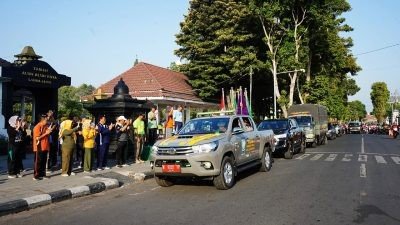 Sekda Lumajang Berangkatkan Kirab Pataka Jer Basuki Mawa Beya ke Kabupaten Jember