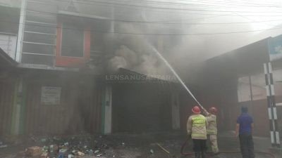 Gudang Peralatan Listrik di Jember Dilalap Si Jago Merah, Diduga Korsleting Listrik