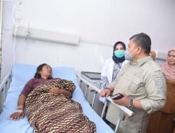 Bupati Tapsel Kunjungi Para Korban Bus Terguling di Arse