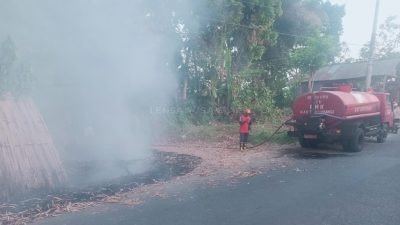 Diduga Akibat Puntung Rokok, Sampah Liar di Desa Setail Banyuwangi Terbakar
