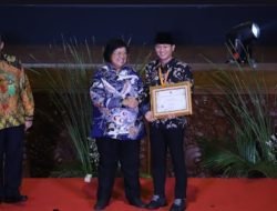 Bupati dan Dua Desa Inovatif di Kabupaten Trenggalek Terima Penghargaan Proklim 2023 dari KLHK RI