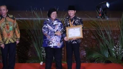 Bupati dan Dua Desa Inovatif di Kabupaten Trenggalek Terima Penghargaan Proklim 2023 dari KLHK RI