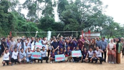 Bupati Tapsel Nonton Pertandingan Final Bola Voli Pal XI Cup Ditemani Putra Tercinta