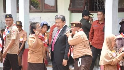 Bupati Tapsel Motivasi Anak-anak Spesial di SLB Angkola Timur