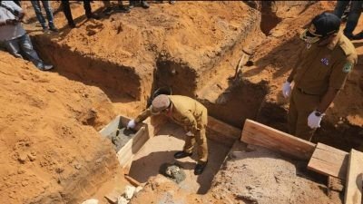 Bupati Pulau Taliabu Letakkan Batu Pertama Pembangunan Istana Daerah di Bobong