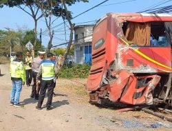Bus Malam Jurusan Bali Hindari ODGJ Terguling di Probolinggo, 2 Penumpang Meninggal Dunia