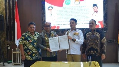 Pj Wali Kota Padangsidimpuan dan Bawaslu Tandatangani NPHD Pilkada 2024