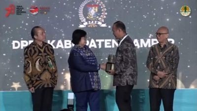Ketua DPRD Kampar Terima Penghargaan Green Leadership Nirwasita Tantra Tahun 2022
