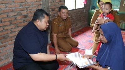 Bupati Tapsel Beri Santunan ke Anak Berkebutuhan Khusus