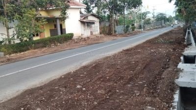 Miris, Dibalik Mega Proyek Pelebaran Jalan Garduatak Bondowoso, Warga Malah Darurat Air Bersih