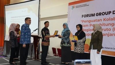 Tiga Kontributor Data Terbaik Raih Penghargaan dari BPS Banjarnegara