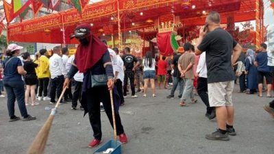 DLH Rohil Kerahkan 600 Petugas Selama Ritual Bakar Tongkang