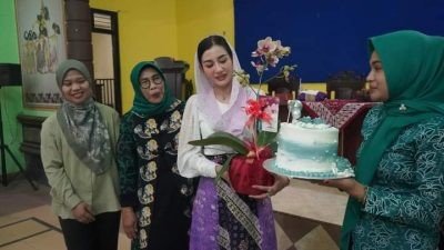 Berikan Pelatihan Budidaya Anggrek, Ketua TP PKK Trenggalek Dorong Gen Z Watulimo Menjadi Petani Milenial