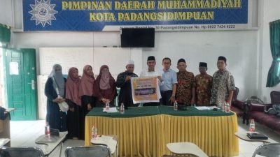 Peduli Kemanusiaan Palestina, Yayasan Faza Azkia Serahkan Dana Donasi Kepada PDM Padangsidimpuan
