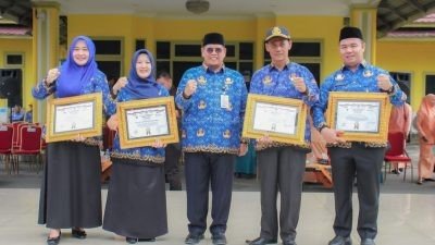 Pemko Padangsidimpuan Serahkan Sertifikat Hasil Pemantauan dan Evaluasi Kinerja Penyelenggaraan Pelayanan Publik