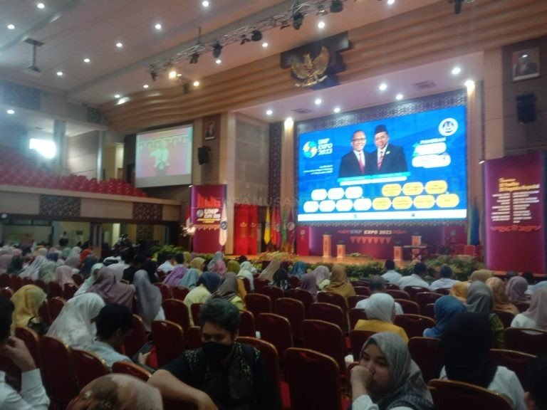 Rektor Universitas Negeri Padang