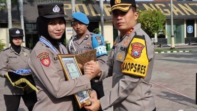Kapolres Nganjuk Apresiasi Prestasi 23 Anggota Polri dengan Piagam Penghargaan