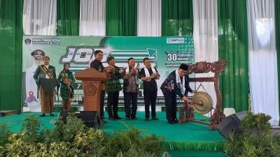 Buka Job Fair di SMKN 1 Nglegok, Sekda Izul Marom Harapkan Angka Pengangguran di Kabupaten Blitar Turun