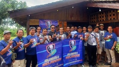 Relawan Ganjarist Banyuwangi Distribusikan Ratusan APK Ganjar-Mahfud
