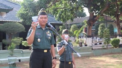 Komitmen Netralitas TNI pada Pemilu 2024, Prajurit Kodim 0826 Pamekasan Diperkuat dengan Buku Saku