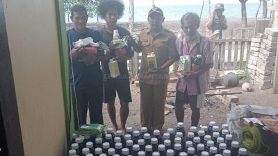 Dukung Ketahanan Pangan, Pemdes Mananga di Taliabu Salurkan Bantuan Racun Rumput dan Hama ke Petani