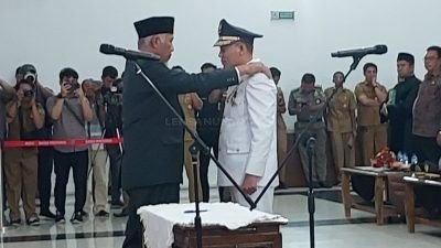 Gubernur Sumbar Lantik Sabar AS dan Ambil Sumpah Jabatan Sebagai Bupati Pasaman