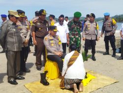 Pemda Taliabu Sambut Meriah Kunker Wakapolda Maluku Utara dengan Berbagai Upacara Adat