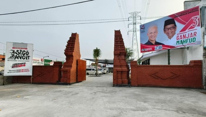 Gapura Majapahit Rampung Dibangun, Simbol Kemenangan Ganjar-Mahfud di Jatim
