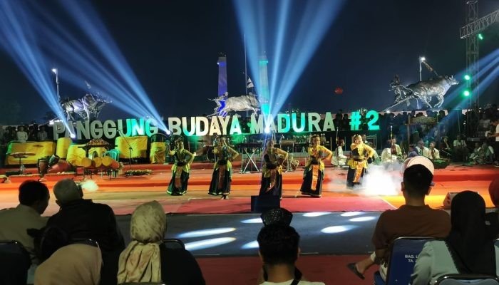 Panggung Budaya Madura #2 Menghipnotis Penonton di Alun-alun Trunojoyo Sampang