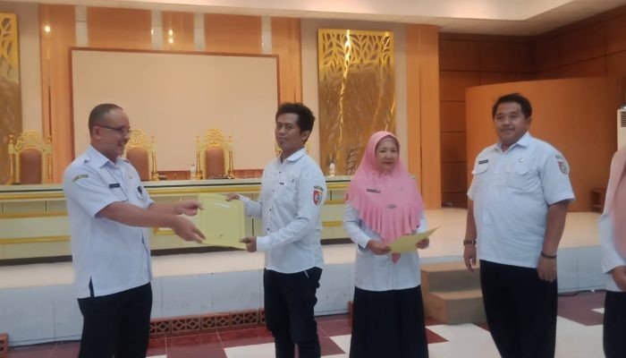 Disdik Jember Serahkan SK Penugasan 139 Guru PPPK