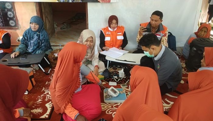 Rumah Zakat dan Kelapa Santan Bersama RSDK Bondowoso Beri Penyuluhan Gizi Serta Pemeriksaan Kesehatan Lansia