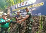 Lakukan Penghijauan, Danramil Tanggul Jember Bersama Relawan Karya Bakti Tanam Pohon