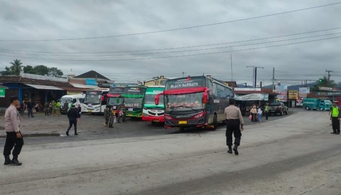 Menghadiri Harlah ke 78 di Jakarta, Muslimat Banjarnegara Dikawal Kepolisian Hingga ke Tol Pemalang
