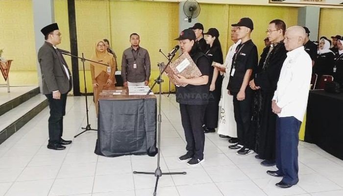3.225 Pengawas TPS di Banjarnegara Resmi Dilantik dan Diambil Sumpah Jabatan