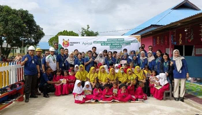 Rayakan RGE’s Founder Day, Apical Dumai Beri Bantuan Hibah ke Sekolah dan Rumah Pintar