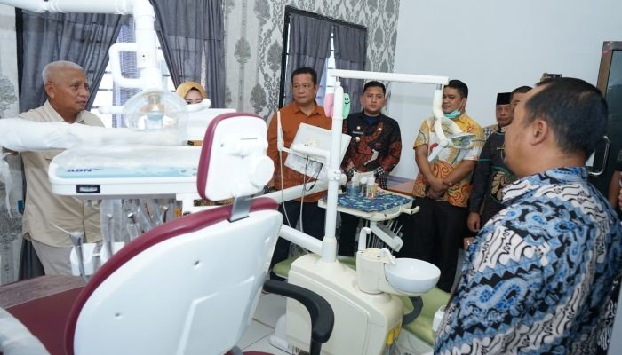 Bupati Asahan Serahkan Bantuan Alat Kesehatan di UPTD Pulau Rakyat