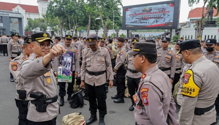 Wakapolrestabes Surabaya Pimpin Apel Gelar Perlengkapan Personel Pengamanan TPS Pemilu 2024