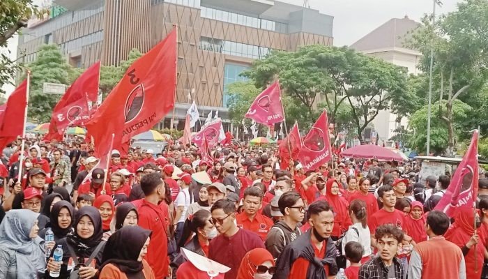 Kampanye Hari Terakhir di Kota Semarang, Pendukung Ganjar-Mahfud Meluber Hingga ke Jalan