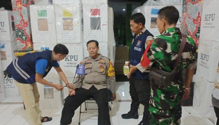 Sie Dokkes Polres Pamekasan Beri Layanan Kesehatan Gratis Bagi Personel Pengamanan dan Petugas PPK Pemilu 2024