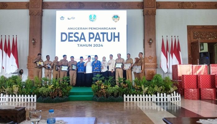 KPP Pratama Madiun Berikan Penghargaan Mitra Pengelolaan Perpajakan dan Desa Patuh Pajak
