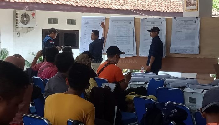 Rekapitulasi Penghitungan Surat Suara Pemilu 2024 di PPK Gumukmas Jember, Terkendala Server Sirekap